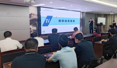 多人划桨开大船  岳阳1066vip威尼斯(中国)有限公司-官方网站展新颜——岳阳1066vip威尼斯(中国)有限公司-官方网站冲锋实干实现指标翻一番带头会